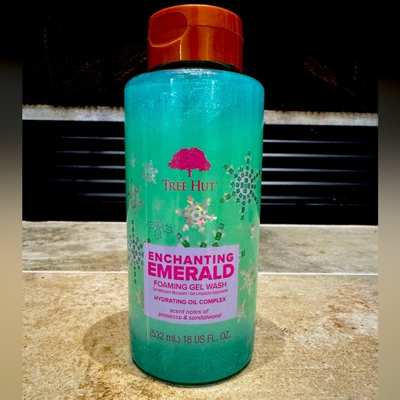 Tree Hut NWT Enchanting Emerald Foaming Gel Wash - Picture 1 of 5